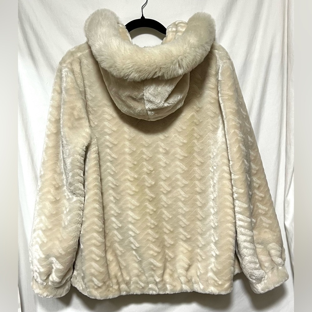 NEW Gallery Chevron Faux Fur Cream Hooded Jacket Winter Luxurious Warm Cozy Coat - Picture 13 of 14